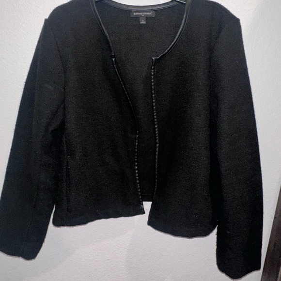Banana Republic Jackets & Blazers - Banana Republic Faux Leather Trim Black Cropped Open Front Jacket